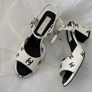 CHANEL
2022 Interlocking CC Logo Sandals
Size: 8